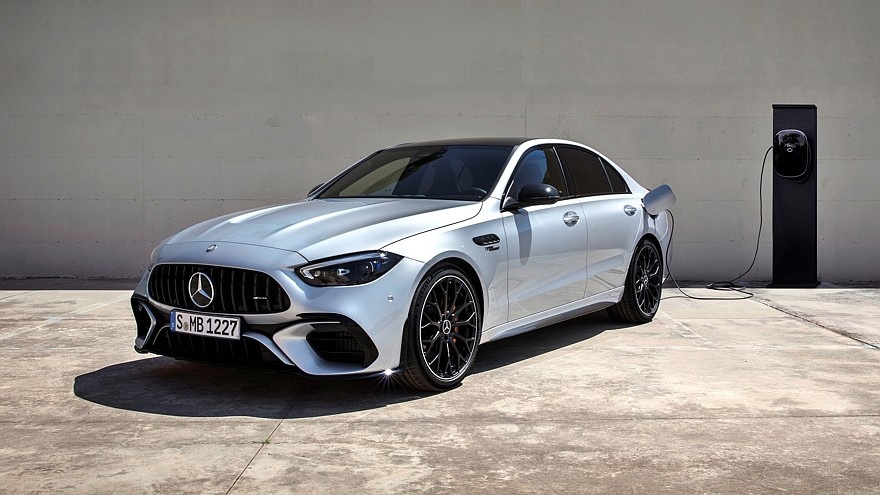    Актуальный Mercedes-AMG C 63 S E Performance, в составе plug-in гибридной силовой установкой которого работает двигатель М139