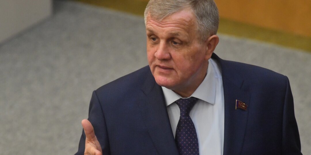 "Люди бесконечно терпеть не могут": Депутат потребовал правды. Хватит рассказов про "тепло и сытно"
