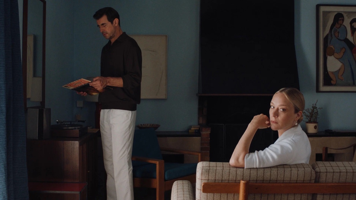 фильм «Здравствуй, грусть» («Bonjour Tristesse», 2024, 18+, правда, со взрослыми дочерьми лет с 16 я бы уже включила)