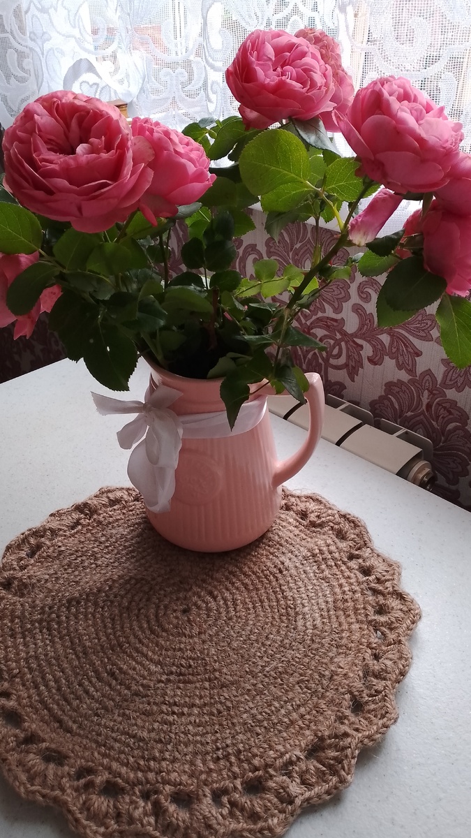 Поменяла цветы в вазе