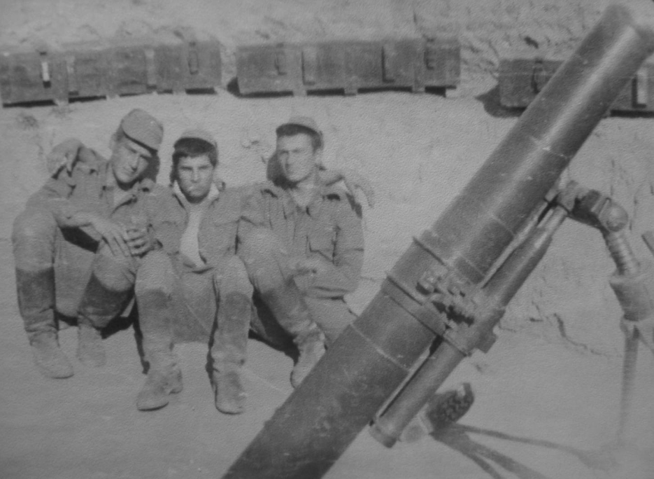 Советские пограничники-минометчики в кишлаке Карабаг афганской провинции Герат. 