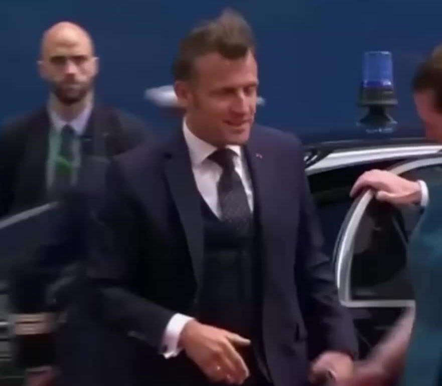 Эммануэль Макрон в ракурсе