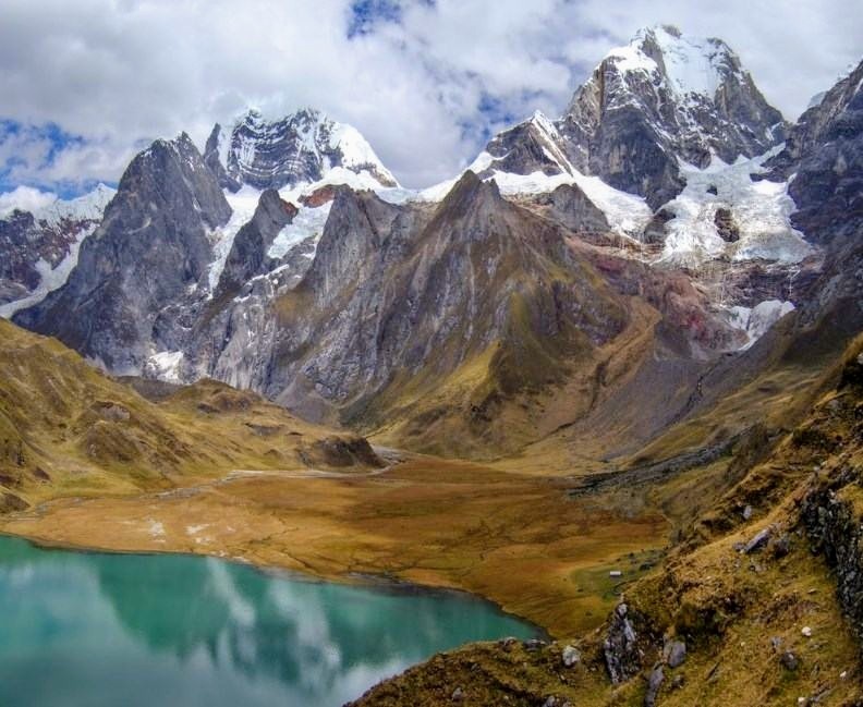 Фото 1: озеро Титикака на высоте 4 тысяч метров в Андах