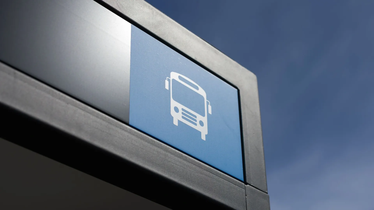    Школьник из Салехарда получил награду за спасение пенсионера на остановке