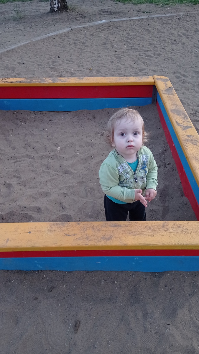 Остались с Германом на выходных. Муженёк забрал детей в деревню.