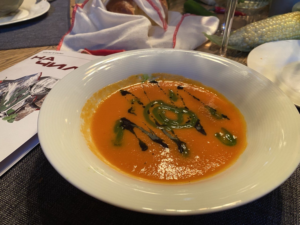 Гаспачо с гелем из мяты и эстрагона