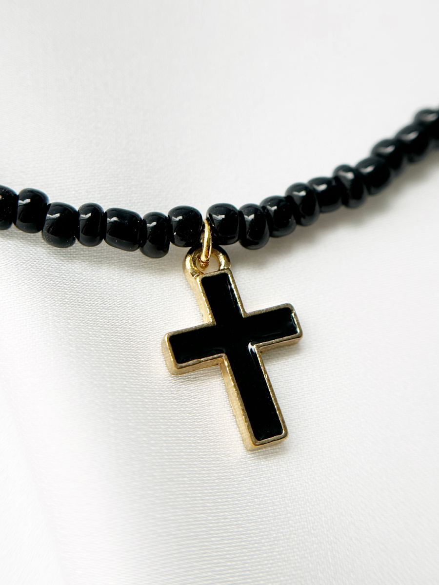 Этот чокер — воплощение таинственности и стиля.