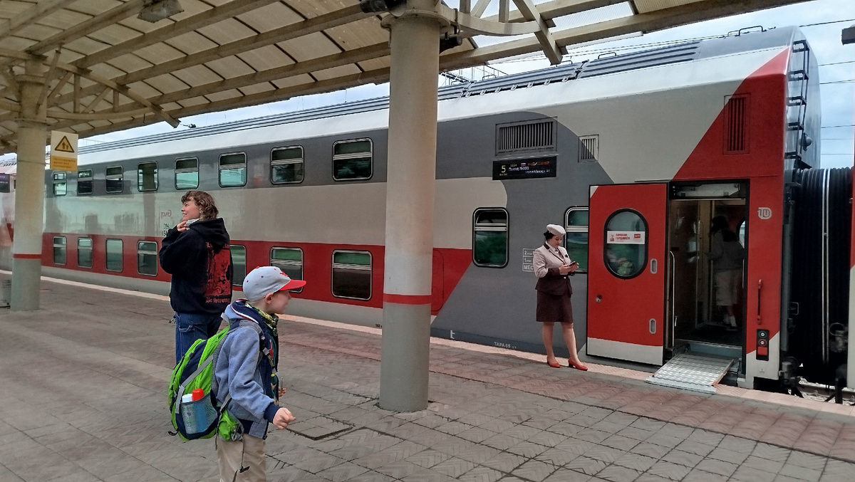 Наш поезд, идём на посадку