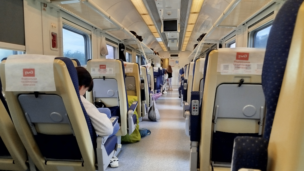 Поезд хоть и двухэтажный, есть в нём и общий вагон. В нём мы и ехали