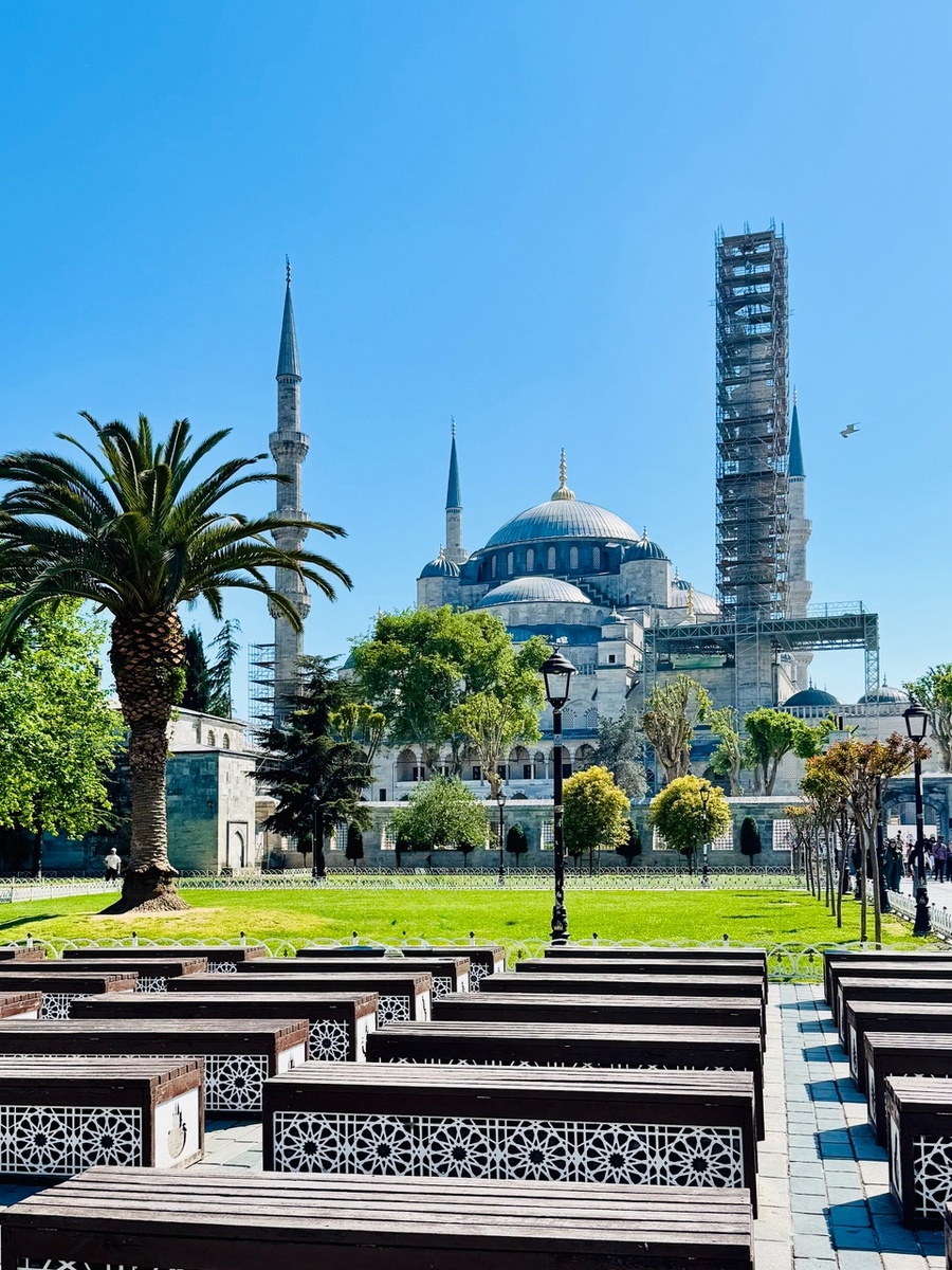 Мечеть частично на реконструкции, но она открыта и ее может посетить любой желающий