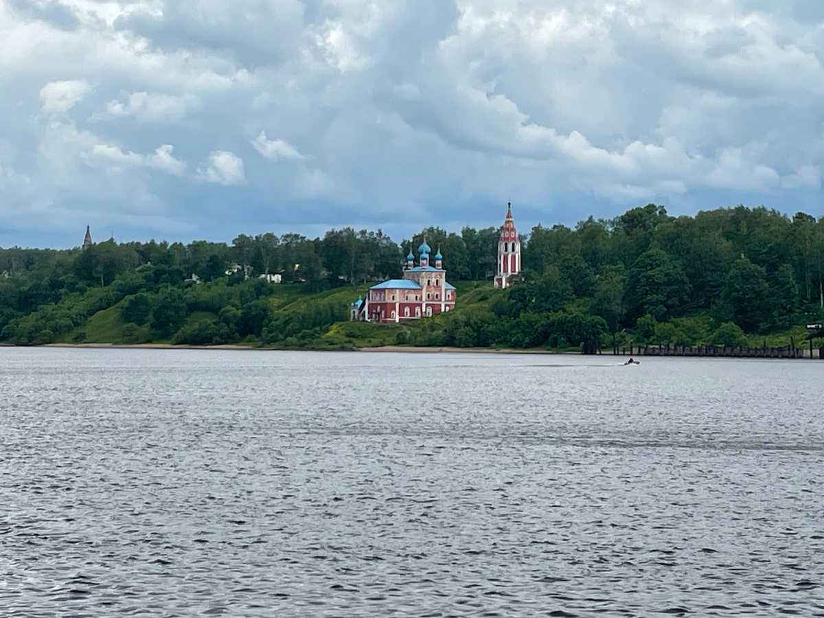 Левый берег Тутаева