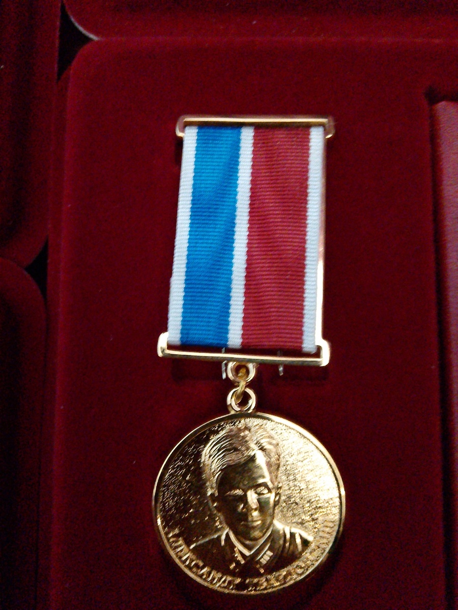 Вторая медааль - пожиже. Но под западную...