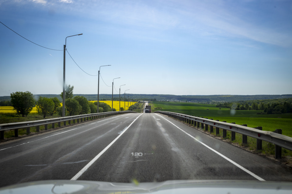 Как же красиво смотрится цветение полей рапса и зеленых полей, то ли озимых, то ли просто травы