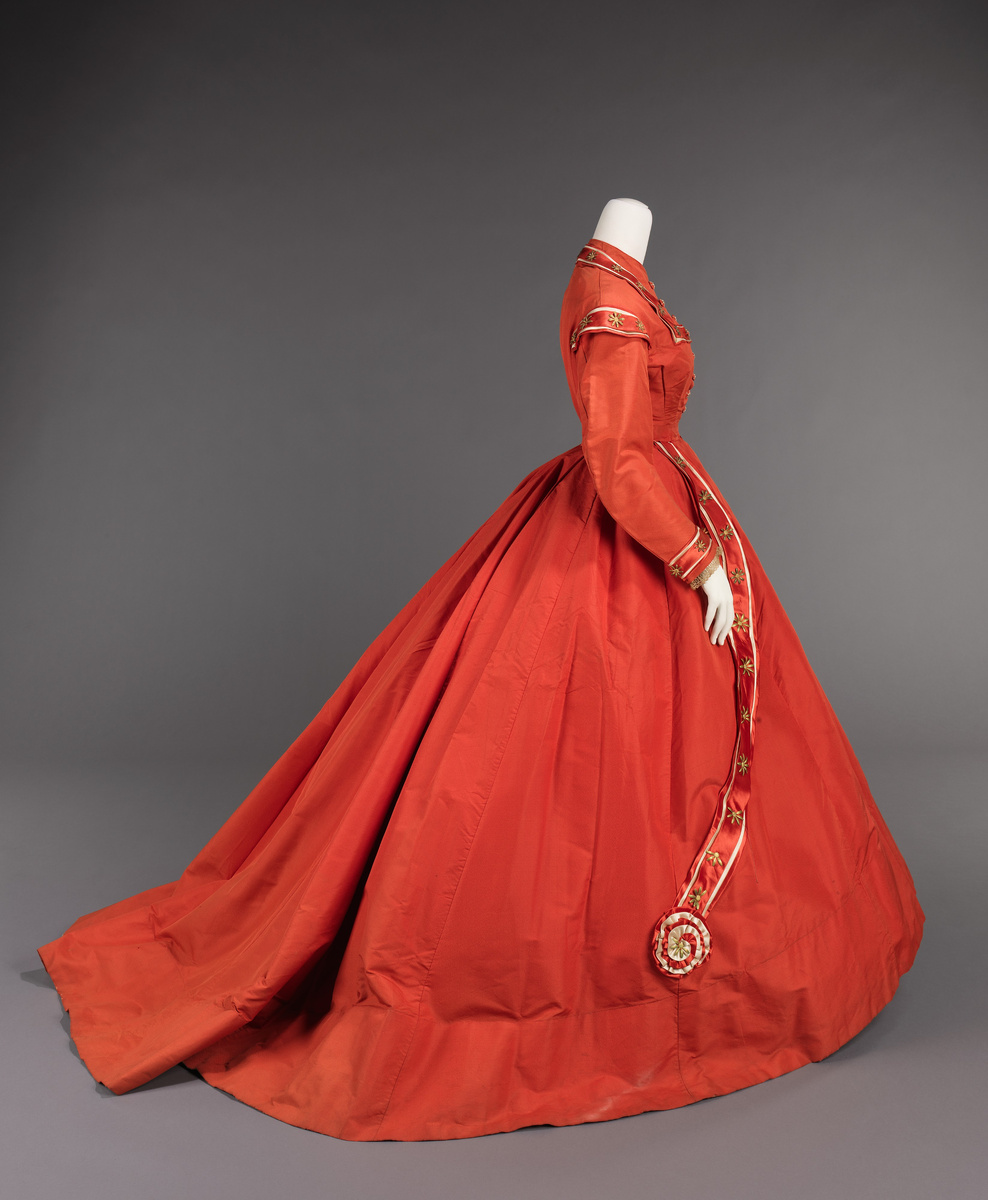 Дневное платье, 1865 год. Музей Метрополитен. Вид сбоку. 