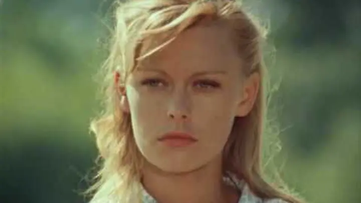 Мерле Тальвик в фильме "Долгая дорога в дюнах"