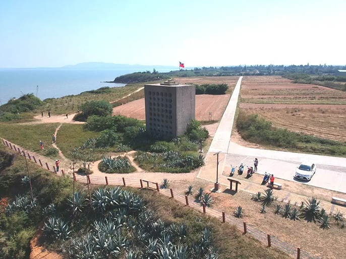 Как видите, местечко так и не застроили ничем полезным. 