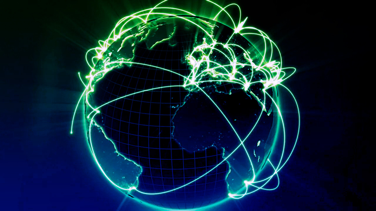 Кто создал глобальную сеть?

Глобальная сеть не была создана одним человеком или организацией. Её развитие стало результатом совместных усилий многих учёных, инженеров и разработчиков со всего мира. Однако есть несколько ключевых фигур и проектов, которые сыграли важную роль в создании интернета:

ARPANET: первый прототип интернета был разработан в 1969 году в США под эгидой Агентства по перспективным исследованиям в области обороны (ARPA). Этот проект назывался ARPANET и стал основой для дальнейшего развития глобальной сети.

Роберт Кан и Винтон Серф: эти учёные разработали протокол TCP/IP (Transmission Control Protocol/Internet Protocol), который стал основой для передачи данных в интернете.

Тим Бернерс-Ли: британский учёный, который разработал концепцию Всемирной паутины (World Wide Web) и создал первый веб-сервер и браузер.