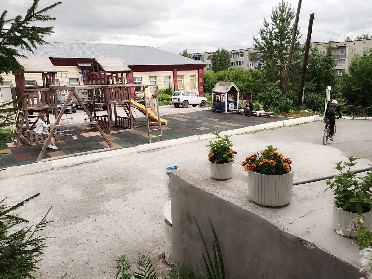 29 июня. Фото с крыльца церкви.