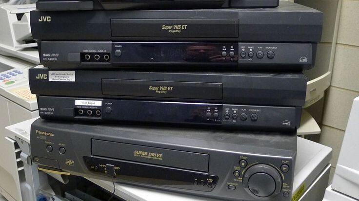 Видеомагнитофон/видеоплеер