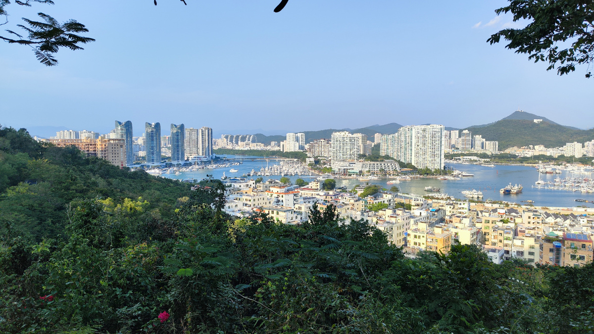 Вид по дороге наверх. 