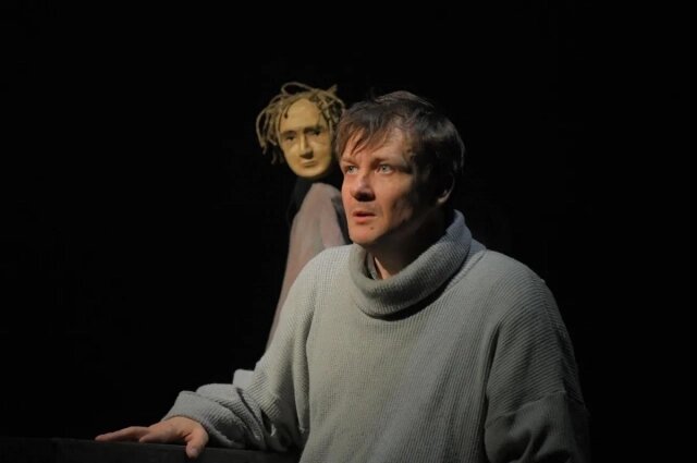    «По характеру я всегда был близок образу Петрушки. Но нашёл я его, только когда стал актёром театра кукол». Фото: Пресс-служба театра кукол «Арлекин»