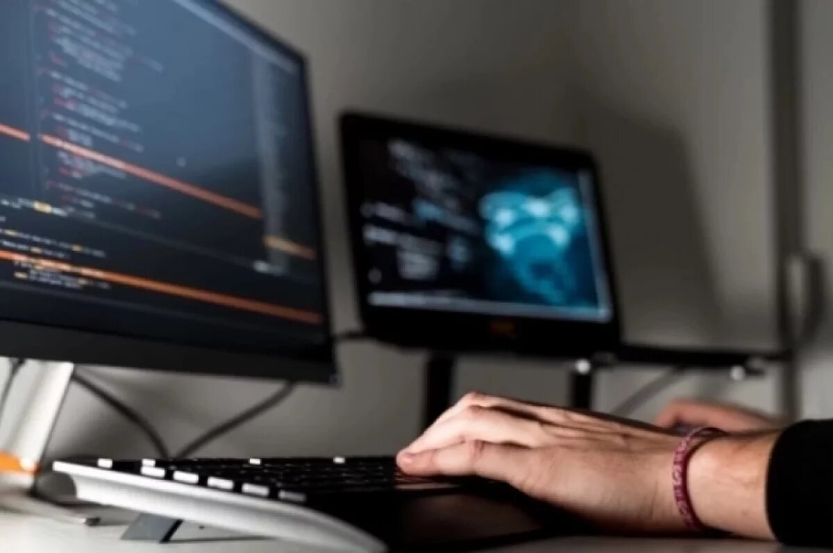    ИИ – всего лишь инструмент в руках человека, поэтому используют его не только в благих целях.