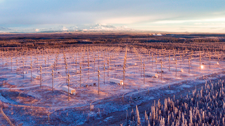    HAARP является самой мощной подобной установкой в мире и позволяет производить нагревание слоёв атмосферы на высоте до 600 километров. Скриншот с сайта haarp.gi.alaska.edu