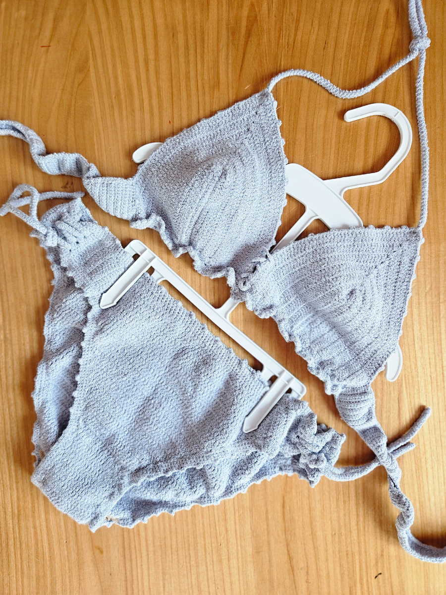 В разложенном виде собирается гармошкой, тк ввязывала по периметру резинку 