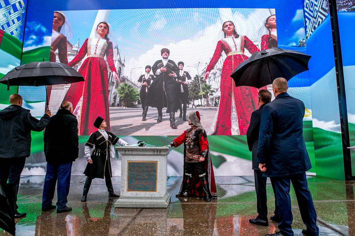 Возложение первого камня 