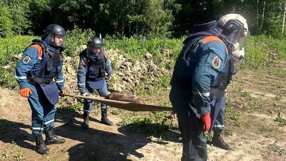    Спасатели МЧС России обезвредили авиабомбу времен Великой Отечественной войны. Автор фото: t.me/mchs_official
