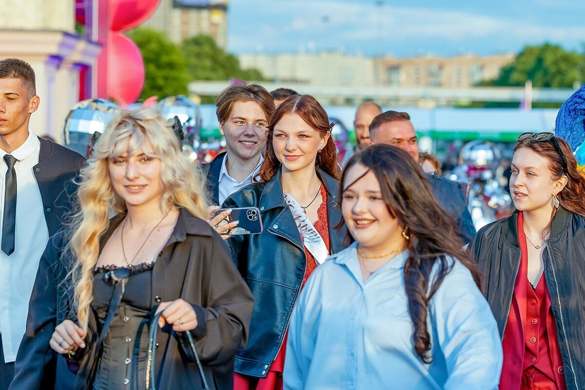    Сергей Собянин поздравил московских выпускников с окончанием школы