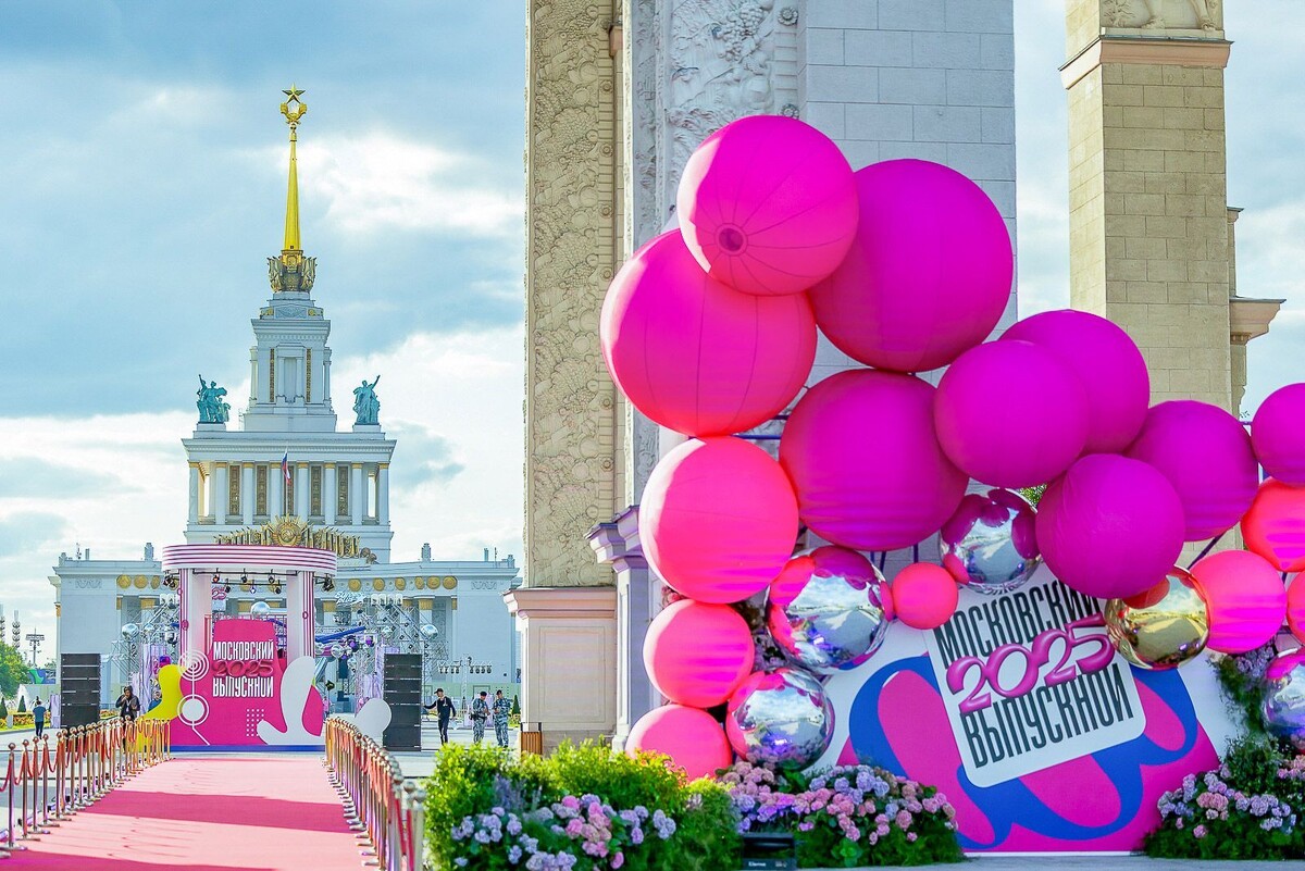    Сергей Собянин поздравил московских выпускников с окончанием школы