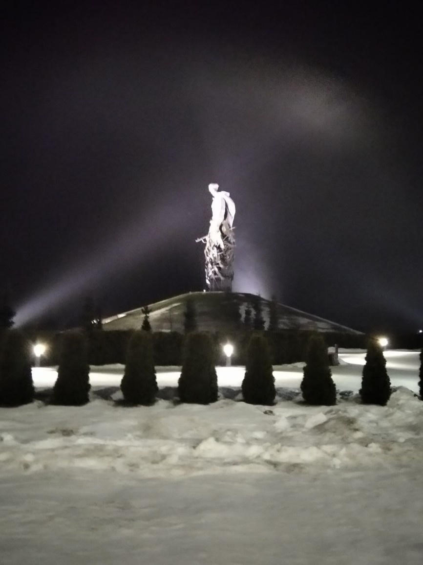 Авторы – скульптор Андрей Коробцов и архитектор Константин Фомин