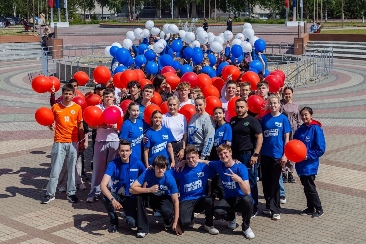    В Сургуте прошёл танцевальный флешмоб ко Дню молодёжи