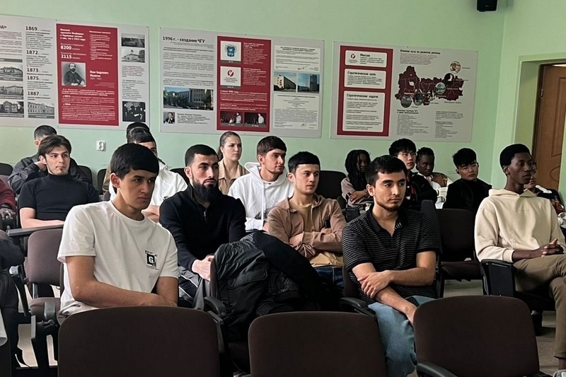    Сотрудники Центра по противодействию экстремизму УМВД по Вологодской области, регионального управления ФСБ и отдела по вопросам миграции полиции Череповца провели профилактическую встречу с иностранными студентами ЧГУ.