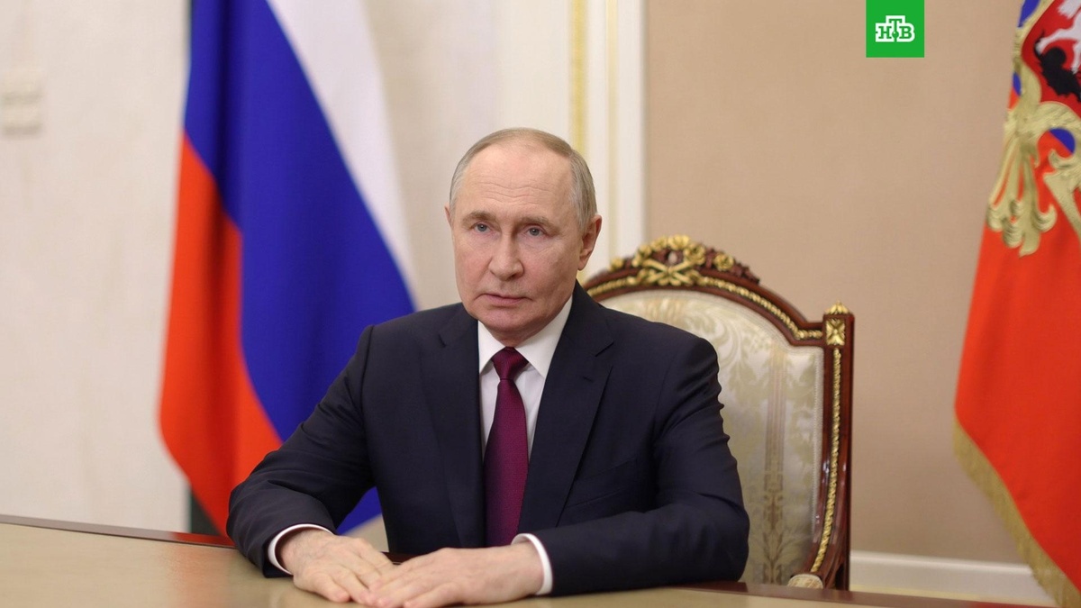    Путин поздравил российских выпускников с окончанием школы