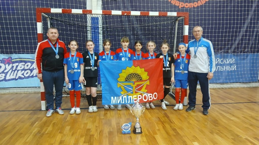      Четырехкратный победитель школьной футбольной лиги «Кожаный мяч» в Ростовской области — команда ШСК «Сахалин» школы № 4 в составе спортсменок 2013-2014 года рождения, с тренером и руководителем клуба С. А. Шевцовым, тренером В. С. Бойко. Марина Кремлева