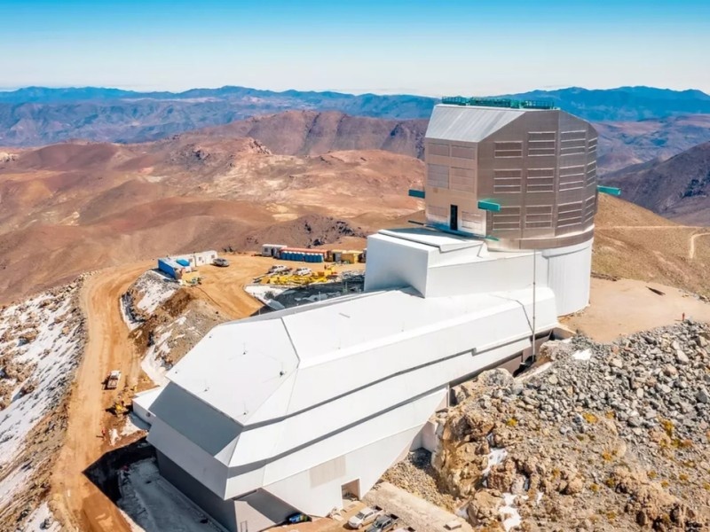    Камера размером с автомобиль сделала первые снимки космоса