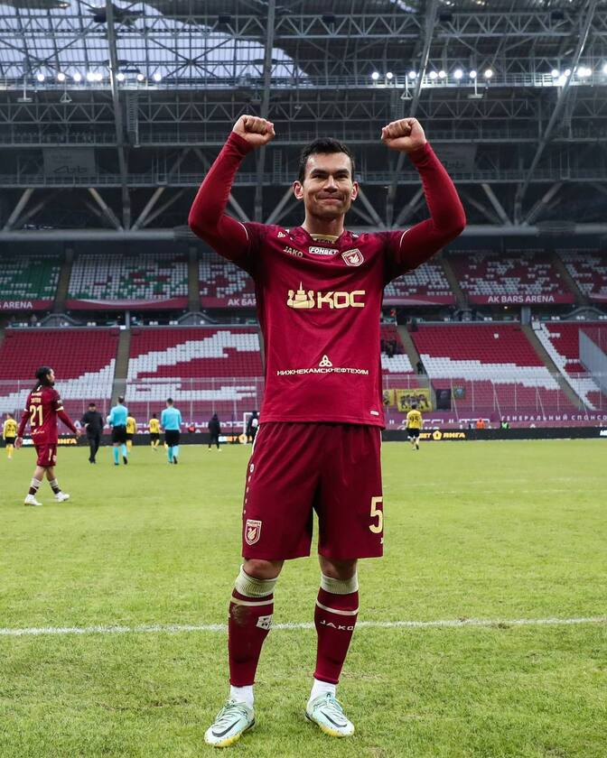 Футболист Ашурматов