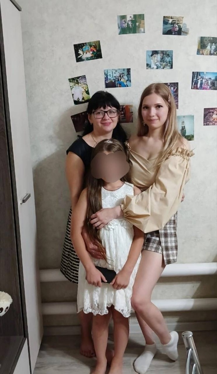 Виктория с мамой и младшей сестрой