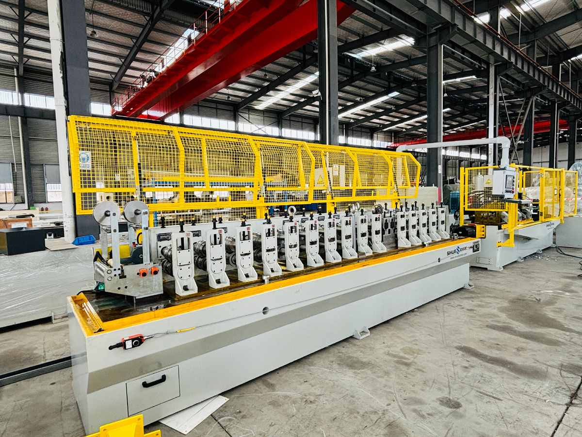 Общий вид линии профилегибочного оборудования Sihua