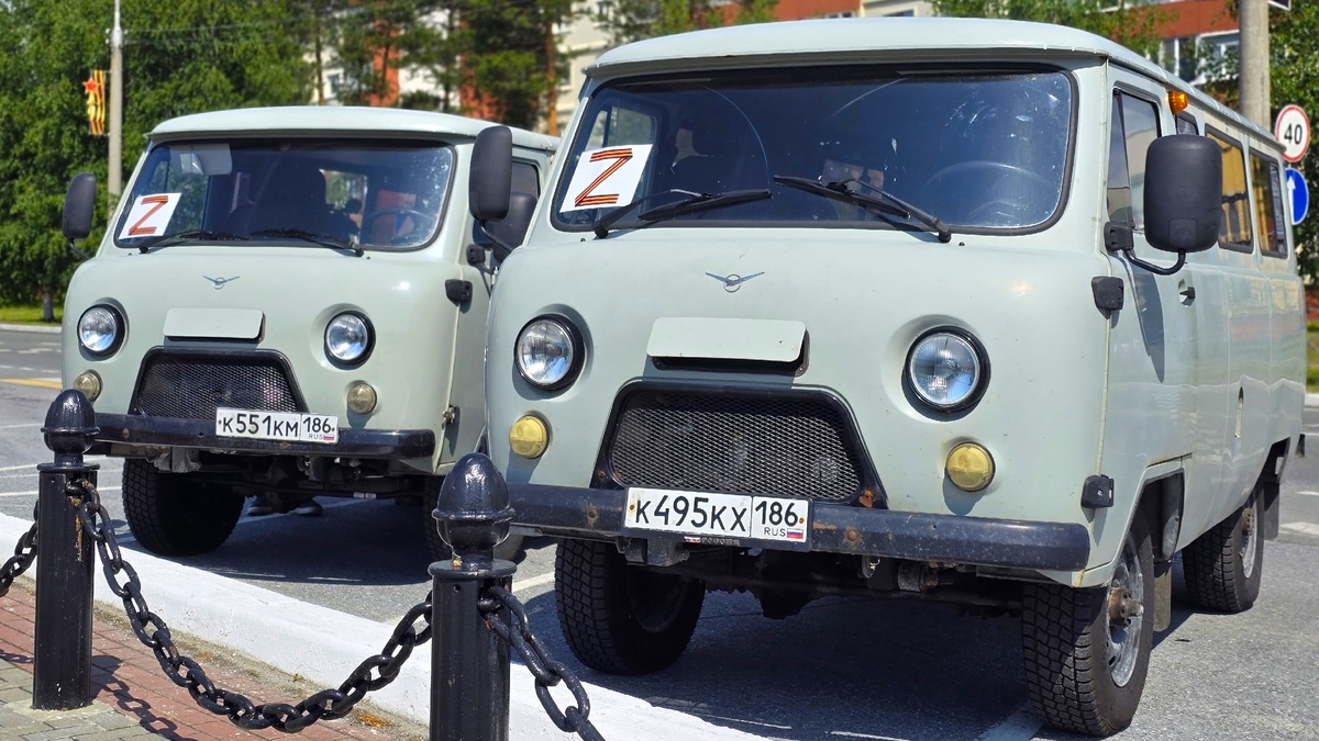    Жители Когалыма передали два автомобиля бойцам СВО