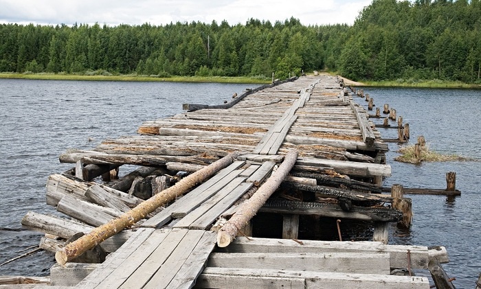    Из-под ног селян уходят мосты