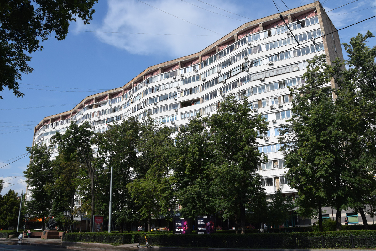 Новокузнецкая улица д. 13 стр. 1. Фото автора канала "Приключения Тома Сойера". 