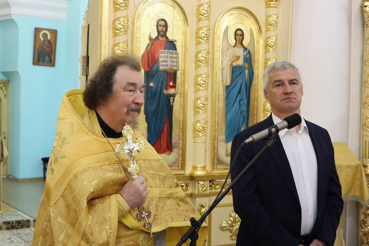    День Республики начался в Петрозаводске с божественной литургии. Фото: «Республика»/Максим Смирнов