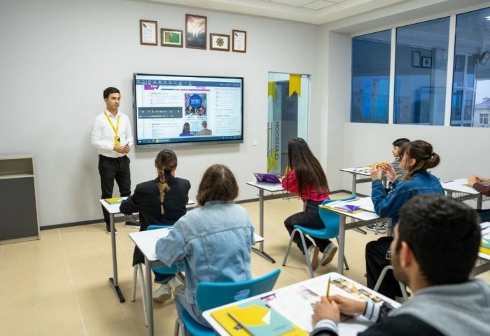 Уроки в образовательном центре Sahypa, Анау, Ахалский велаят, Туркменистан (Фото: Sahypa)