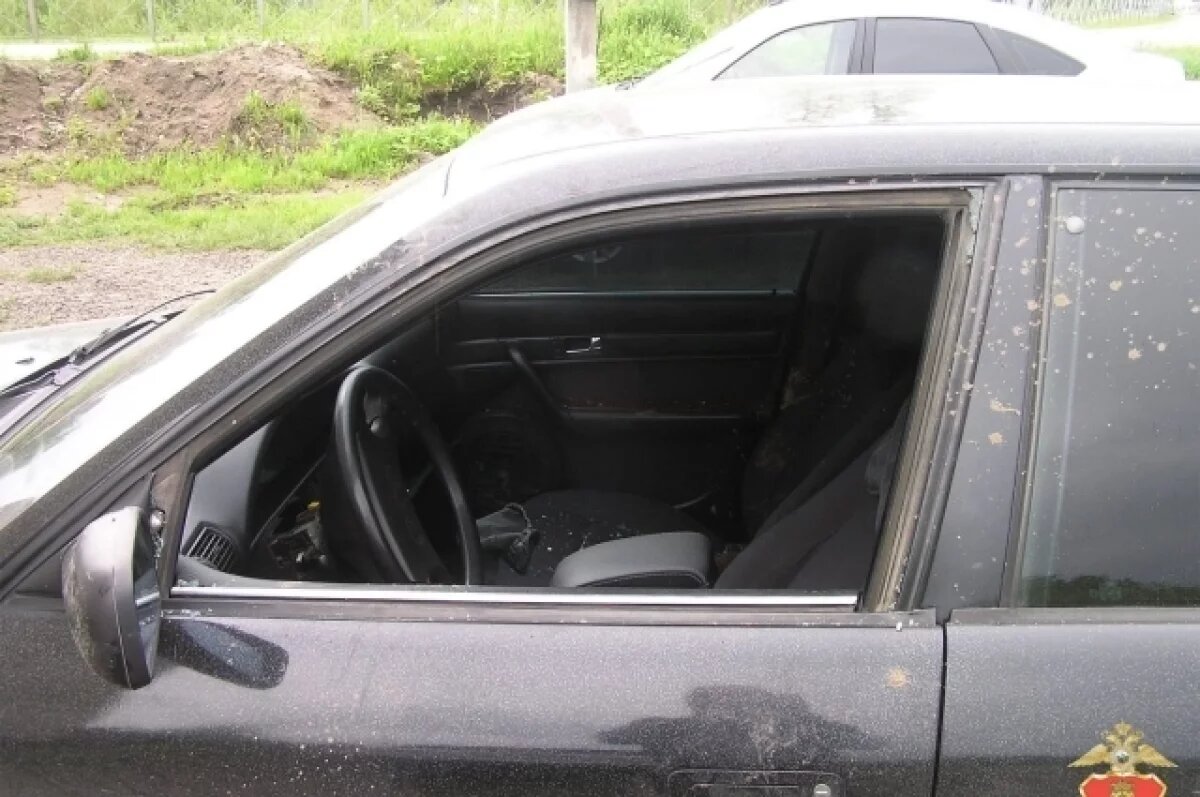    В Тверской области парень поссорился с приятелем и разбил его машину