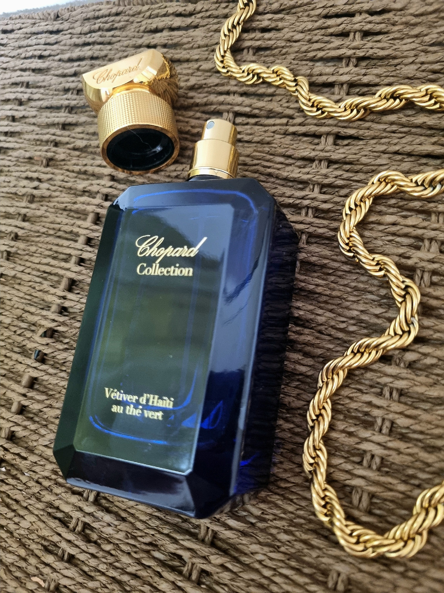 Фото автора. Ноты: Зеленый чай, Амбра, Ветивер, Кедр, Мускус, WolfWood