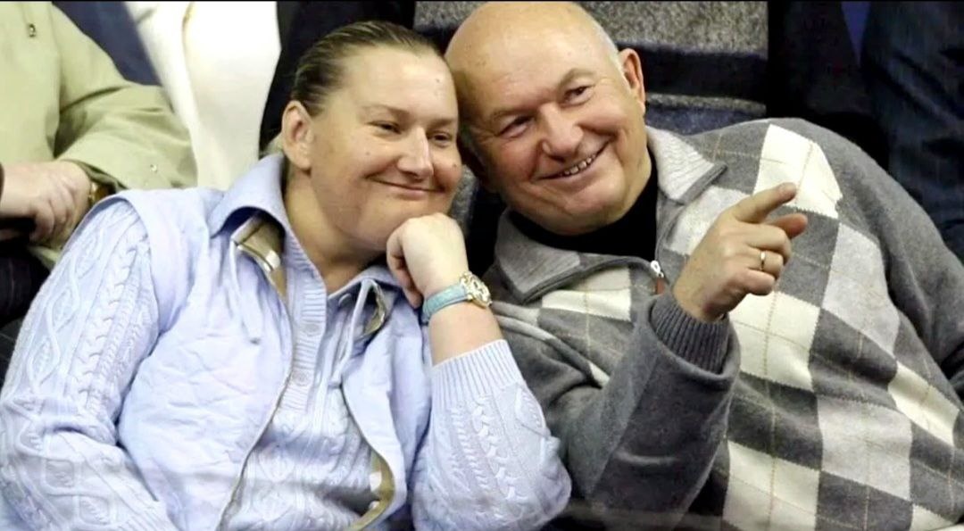 на фото Елена Батурина и Юрий Лужков 