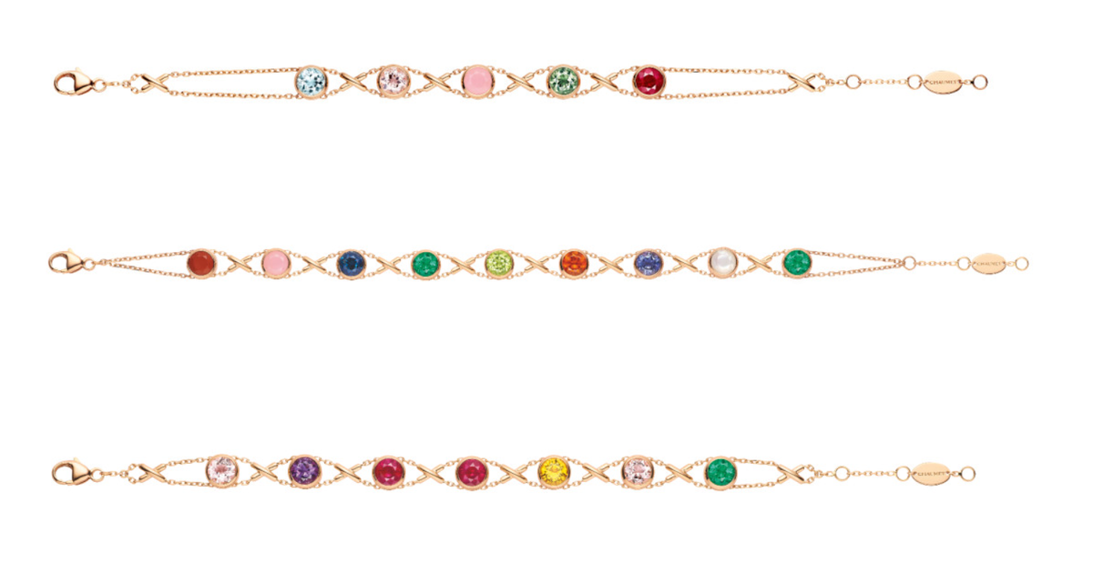 В основу первого браслета сверху положена надпись «Amour», в основу второго - «Josephine». Третий при помощи камней транслирует фразу «Marry Me». Все три браслета сделаны ювелирами компании Chaumet.